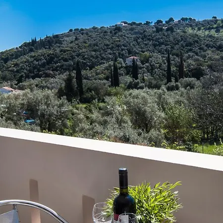 Alexandros Appartement *