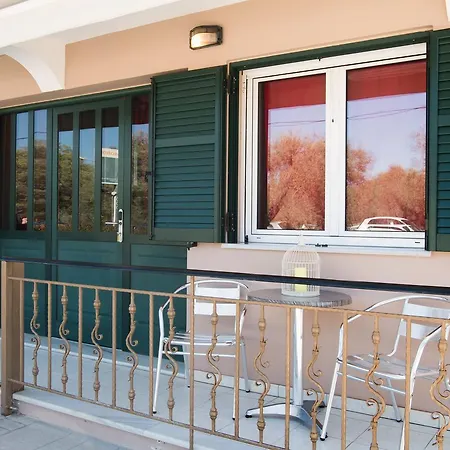 Alexandros Appartement *