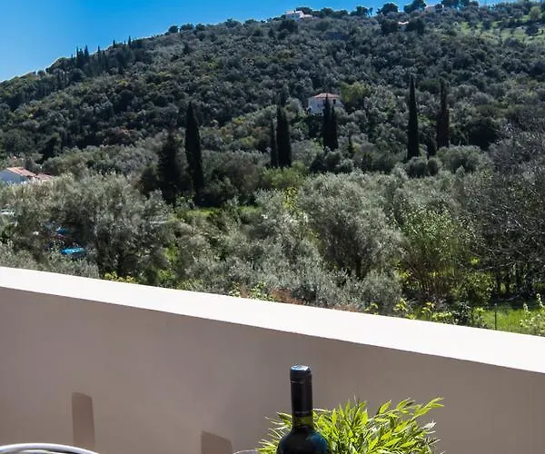Alexandros Appartement *